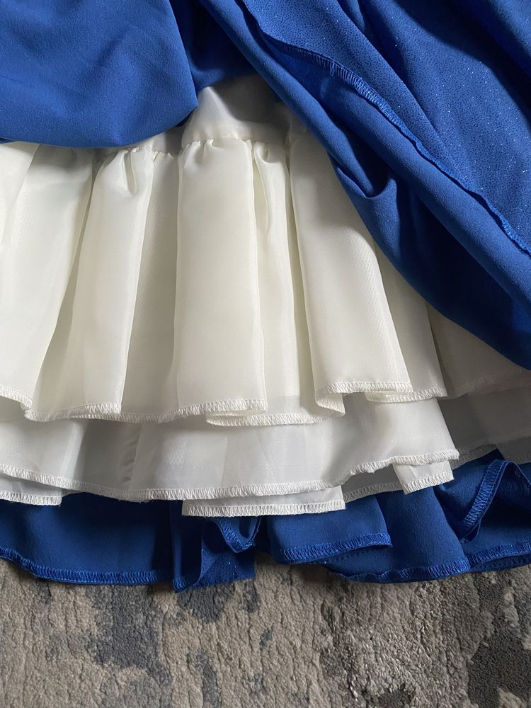 Sukienka rozmiar 32 niebieska idealna na bal ośmioklasisty