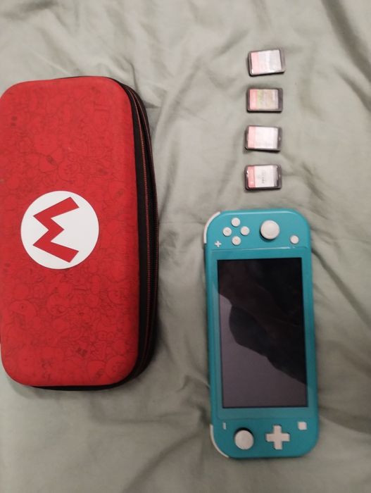 Nintendo switch lite turkusowy z czterema grami
