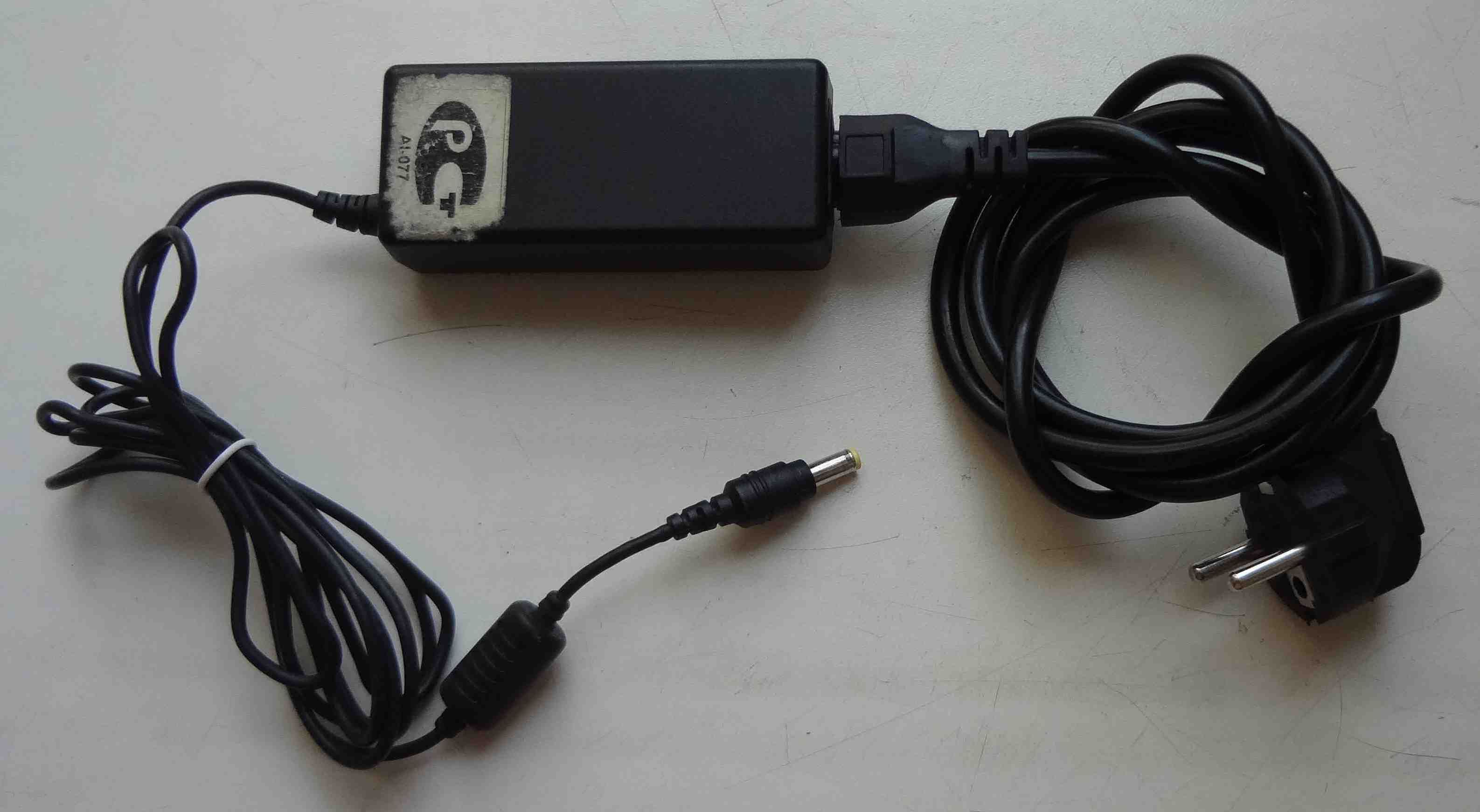 Зарядное устройство 20V 2A 0225A2040 блок, не рабочий