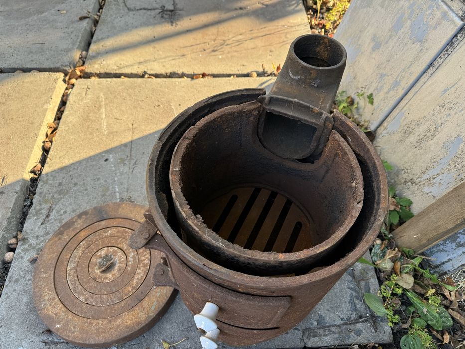 Продам НОВУЮ чугунную печку буржуйку в полном комплекте