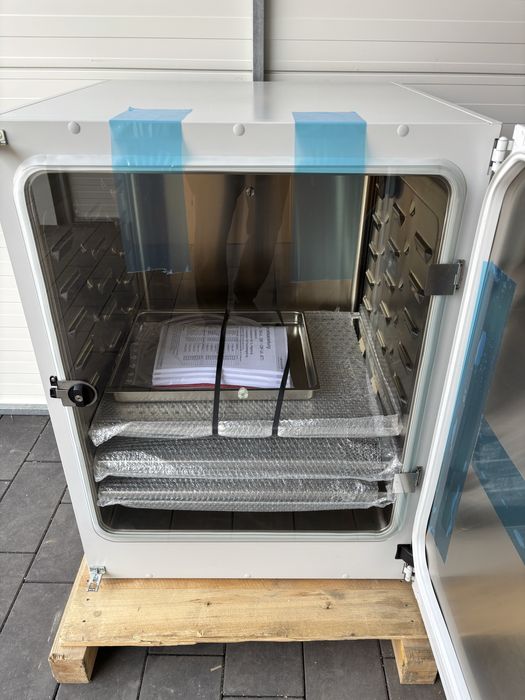 Inkubator CO2 Binder CB 260 cieplarka laboratoryjna