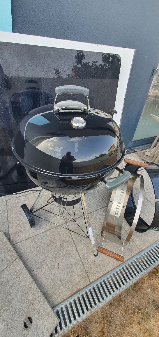 Barbecue a Carvão WEBER Master tush  com rodas GBS E-5750