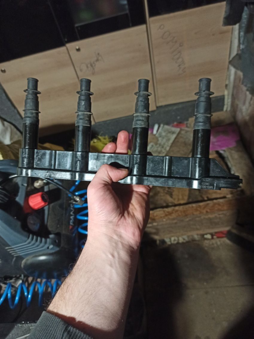 Sprzedam  Cewke citroena C4 2005r