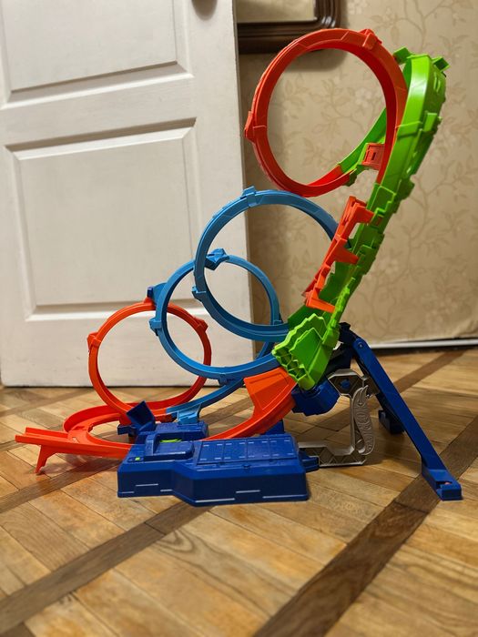 Трек hot wheels 4 петлі