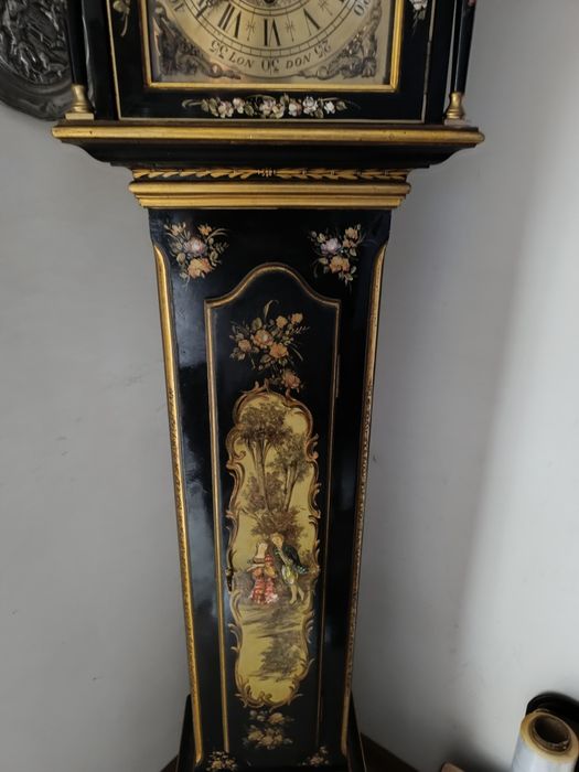 Relógio de pé antigo