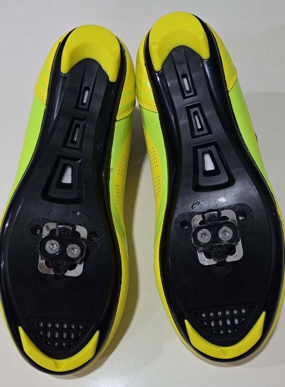 Sapatos de estrada ou btt