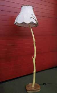 lampa stojąca z drewna, rękodzieło,