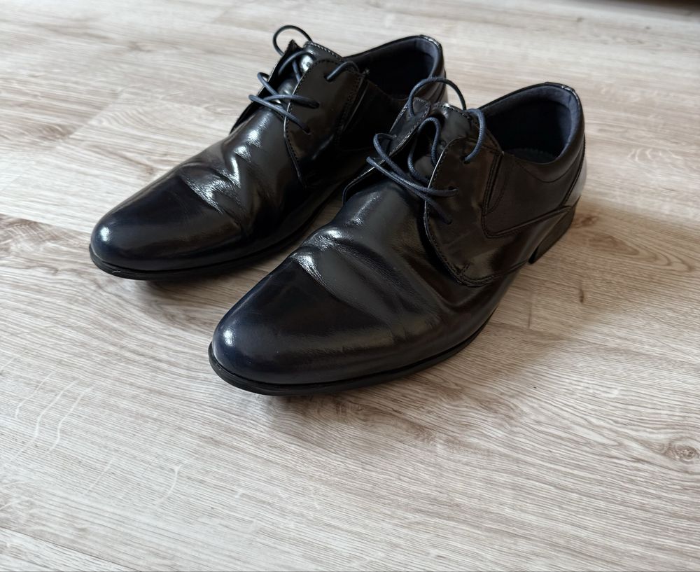 Sprzedam eleganckie pantofle, buty meskie Lasocki 41
