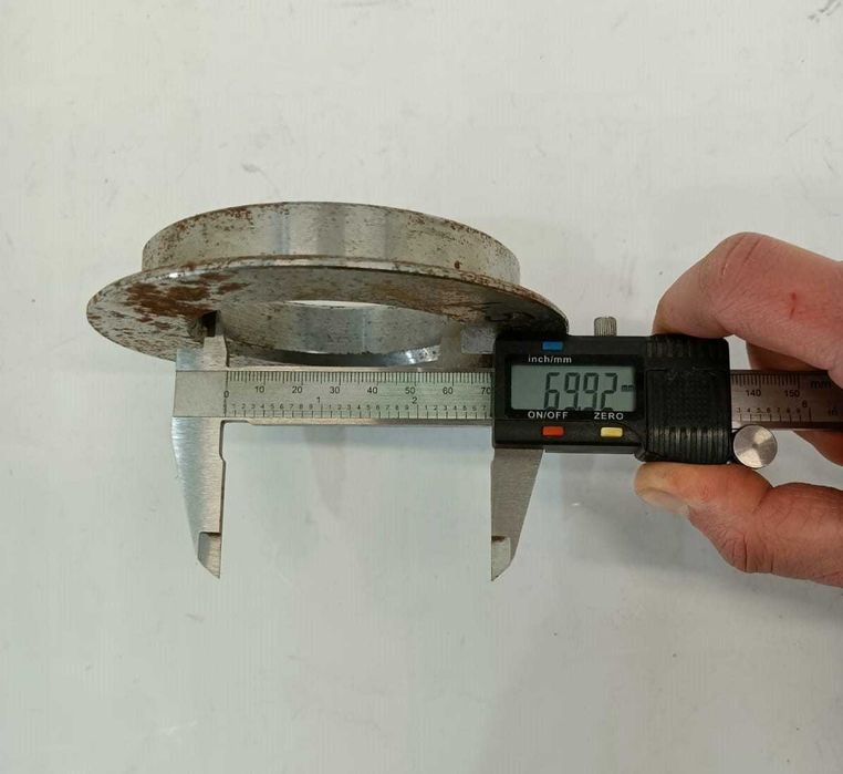 Pierścień kołnierz piasty koła siewnika agregatu Vaderstad 454647