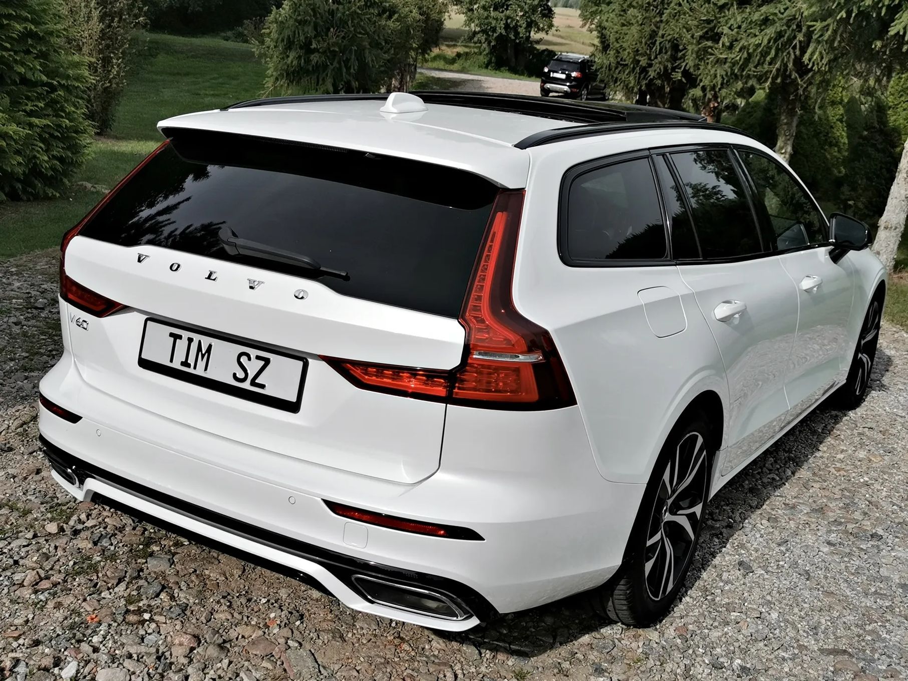 Volvo V60 _ R-DESIGN_ WENTYLOWANE Fotele_ PANOramaDACH_ Masaże_ Head-UP_