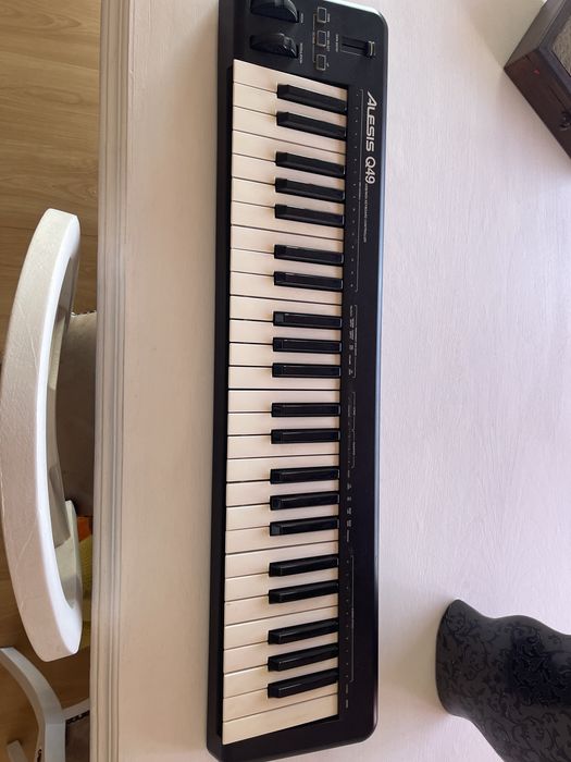Teclado MIDI Alesis 49 Teclas em optimo estado