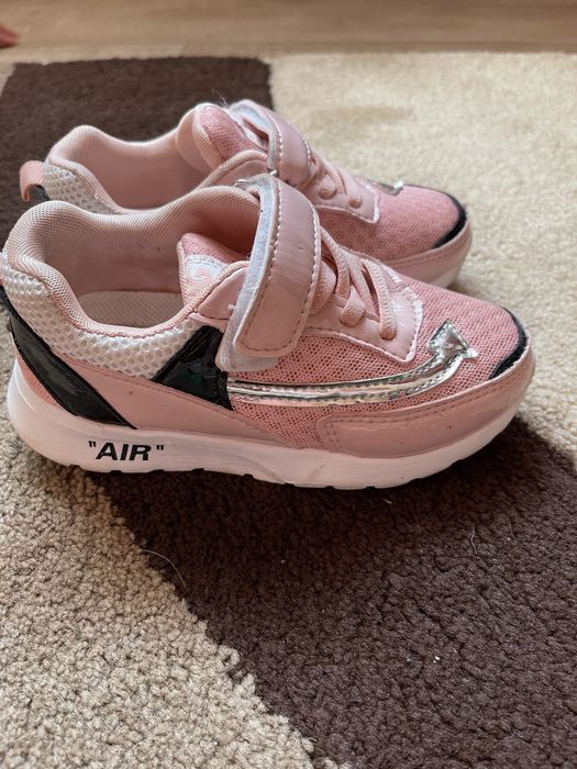 Кроссовки 28-размер