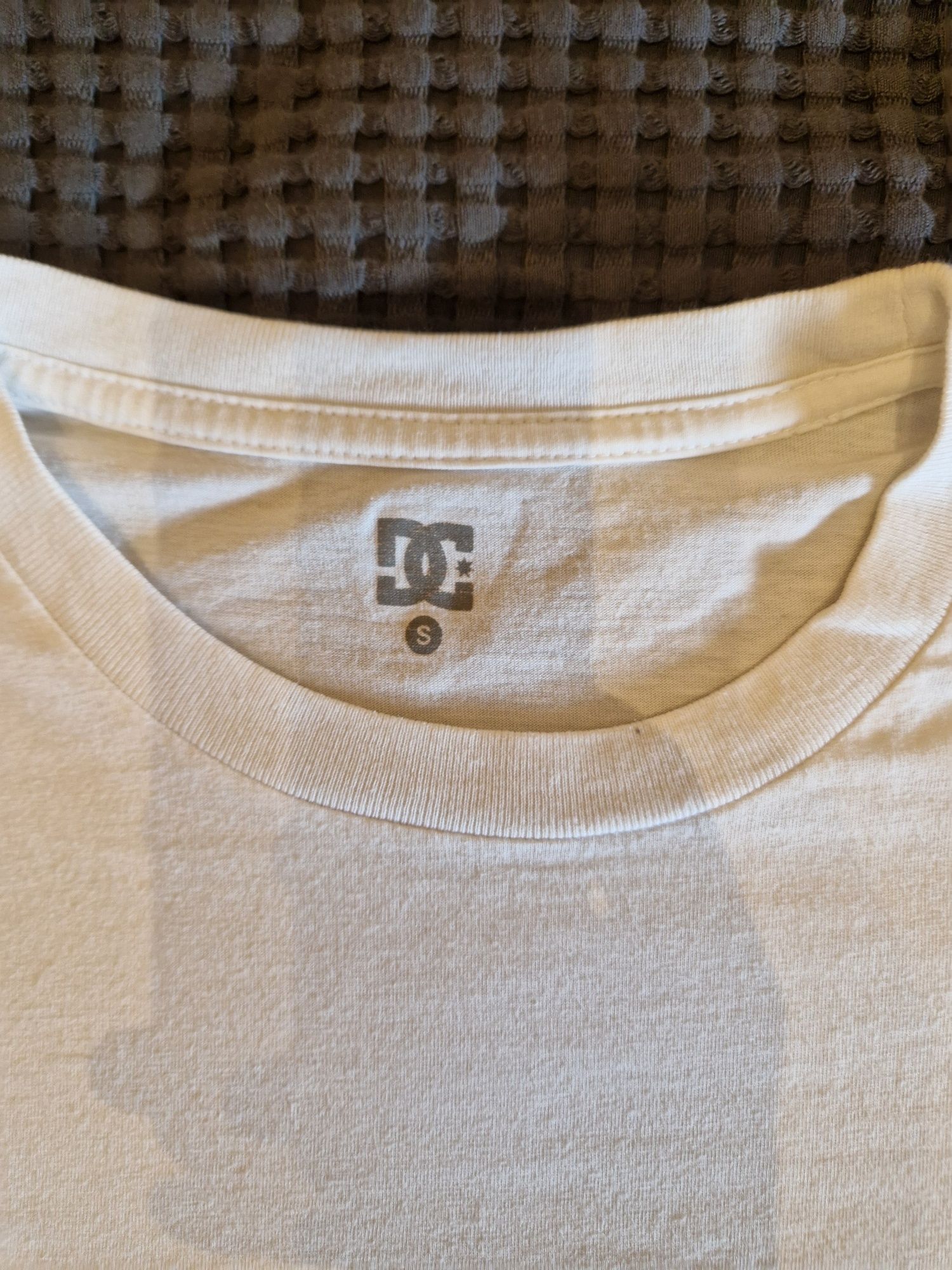 T-shirt DC Shoes branca - tamanho S