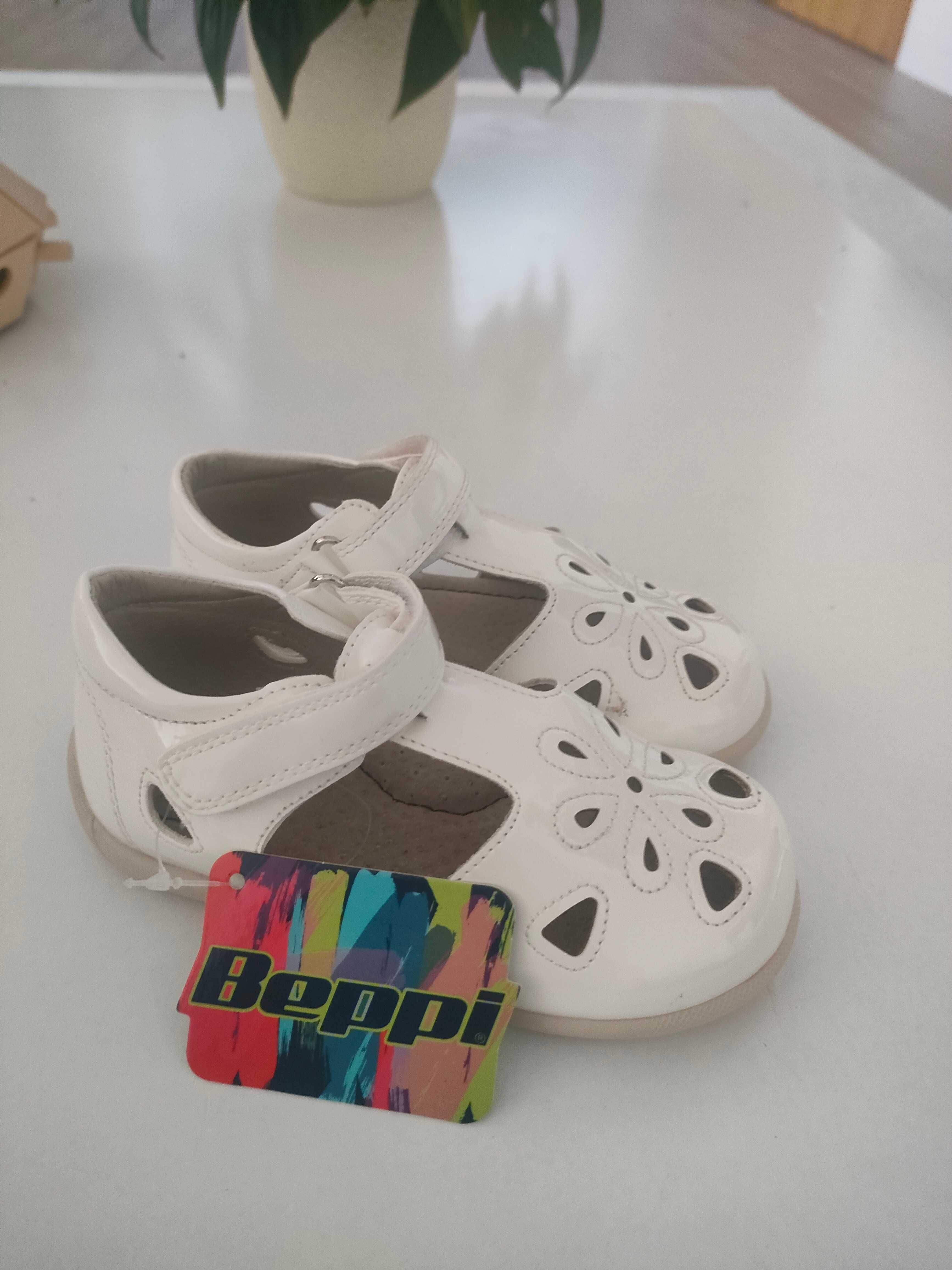 Sapatos bebé com etiqueta marca Beppi