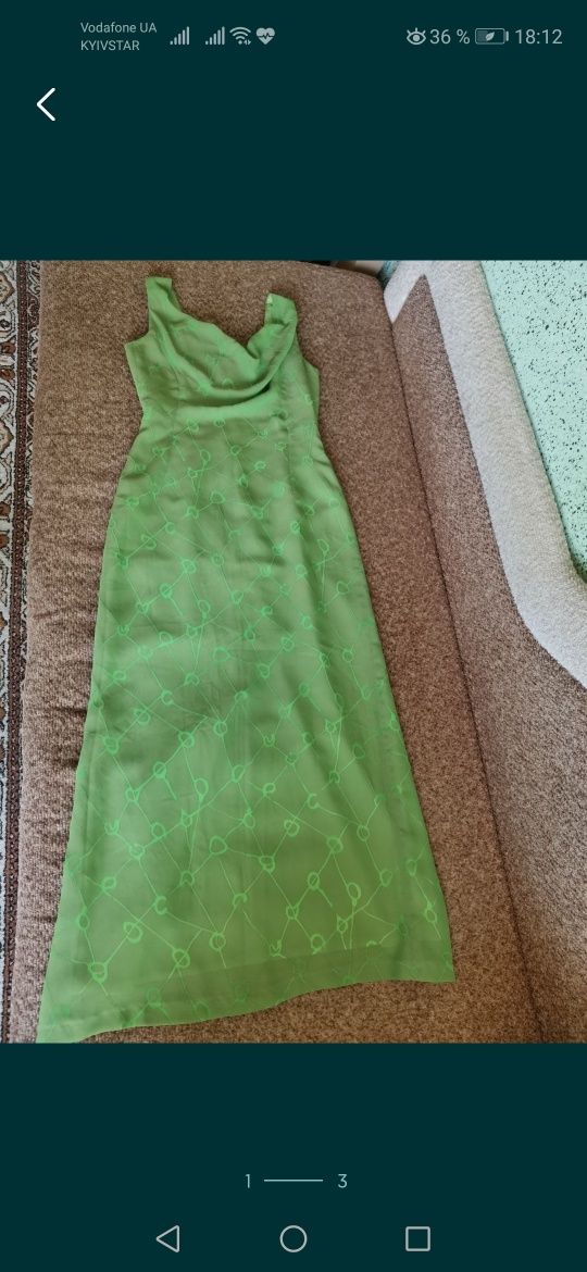 Длинное зелёное платье в пол
