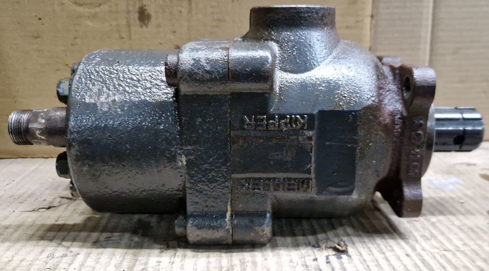 Двопотоковий поршневий насос "Meiller Kipper" 53/53, гідравліка