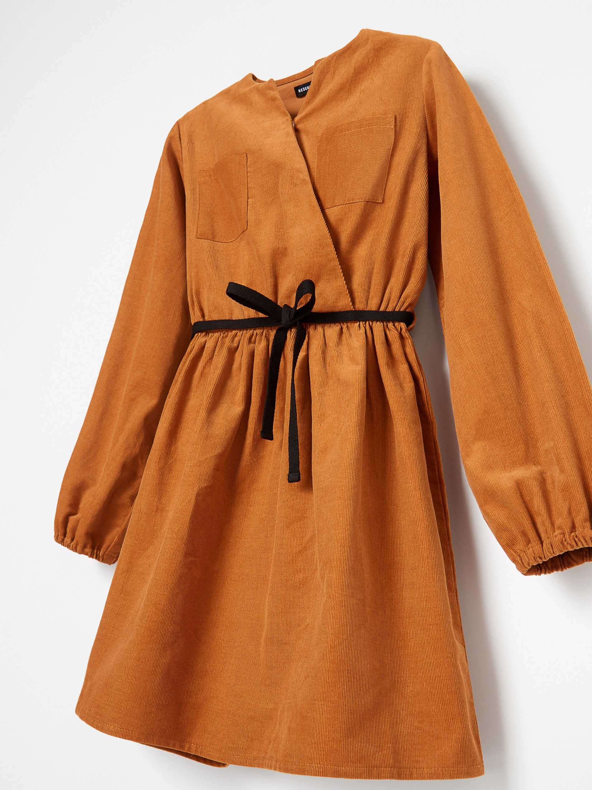 Вельветовое платье на девочку с кармашками и поясок р. 146 Reserved.