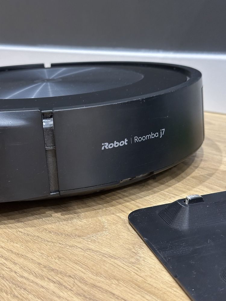 Odkurzacz automatyczny iRobot Roomba j7