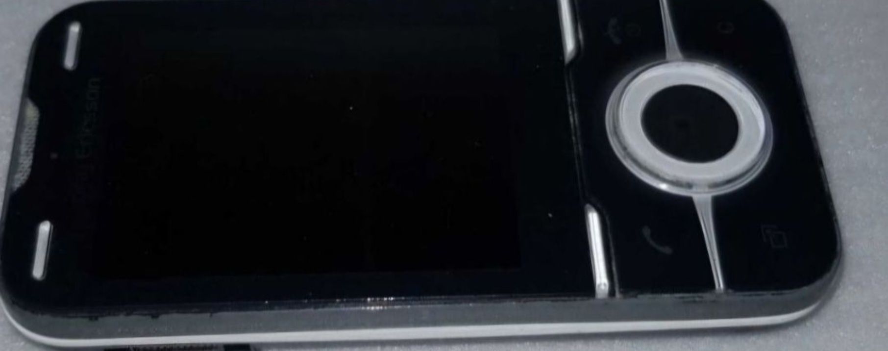 Sony Ericsson Yari U100i + głośnik Sony Ericsson MS-410