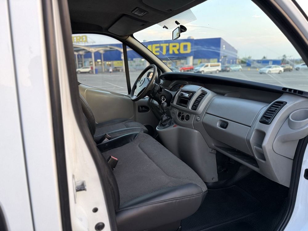 Бус Opel Vivaro 2006 (1.9dCi) мінівен, можливий обмін vito, trafic, t5