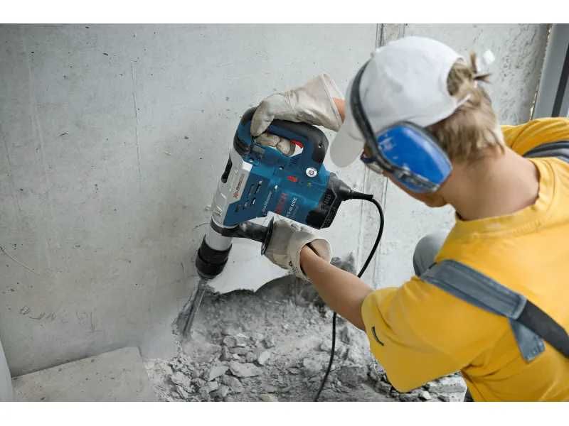 Wynajem, wypożyczalnia narzędzi. Piła do paneli, drewna. Piła ukośnica