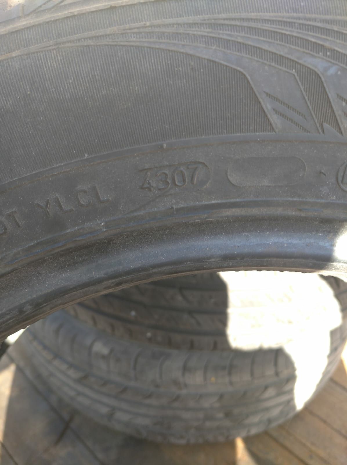 Продам резину зимову 205/60 R16