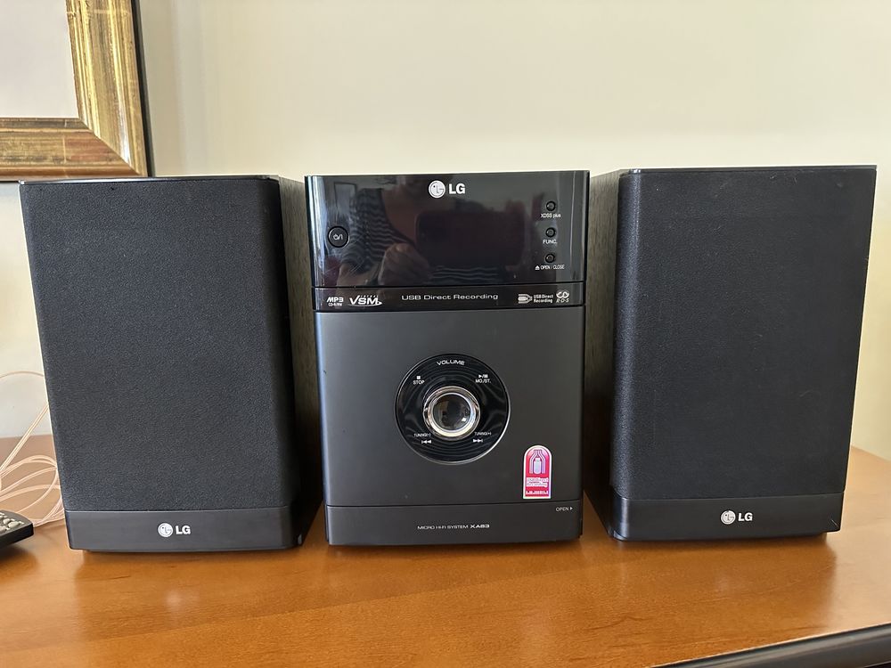 Micro Hi-Fi System XA-63 Marca LG de 30 W