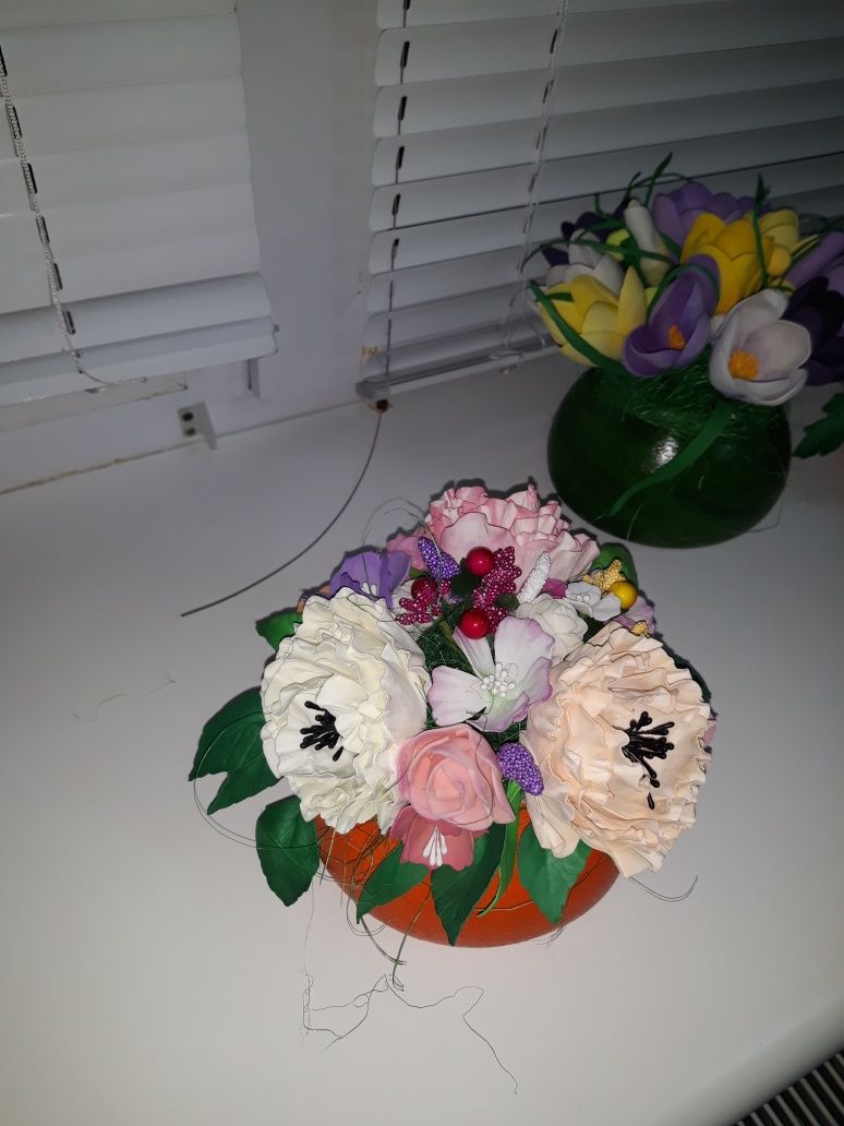 Цветы из фоамирана и бисера