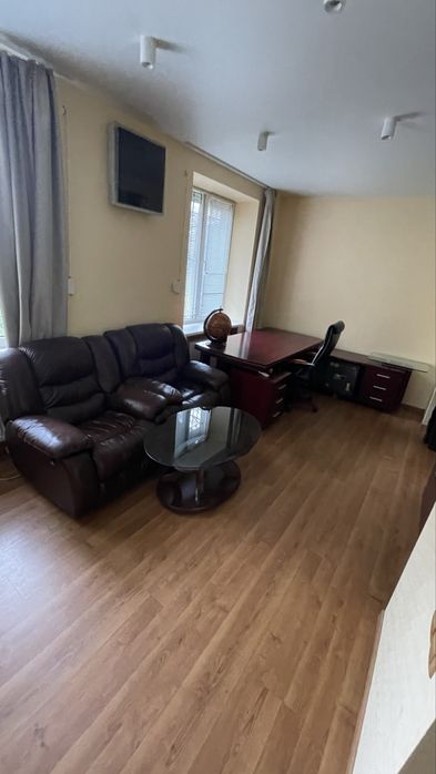 Продам 5 кімнатну квартиру в Центпі міста