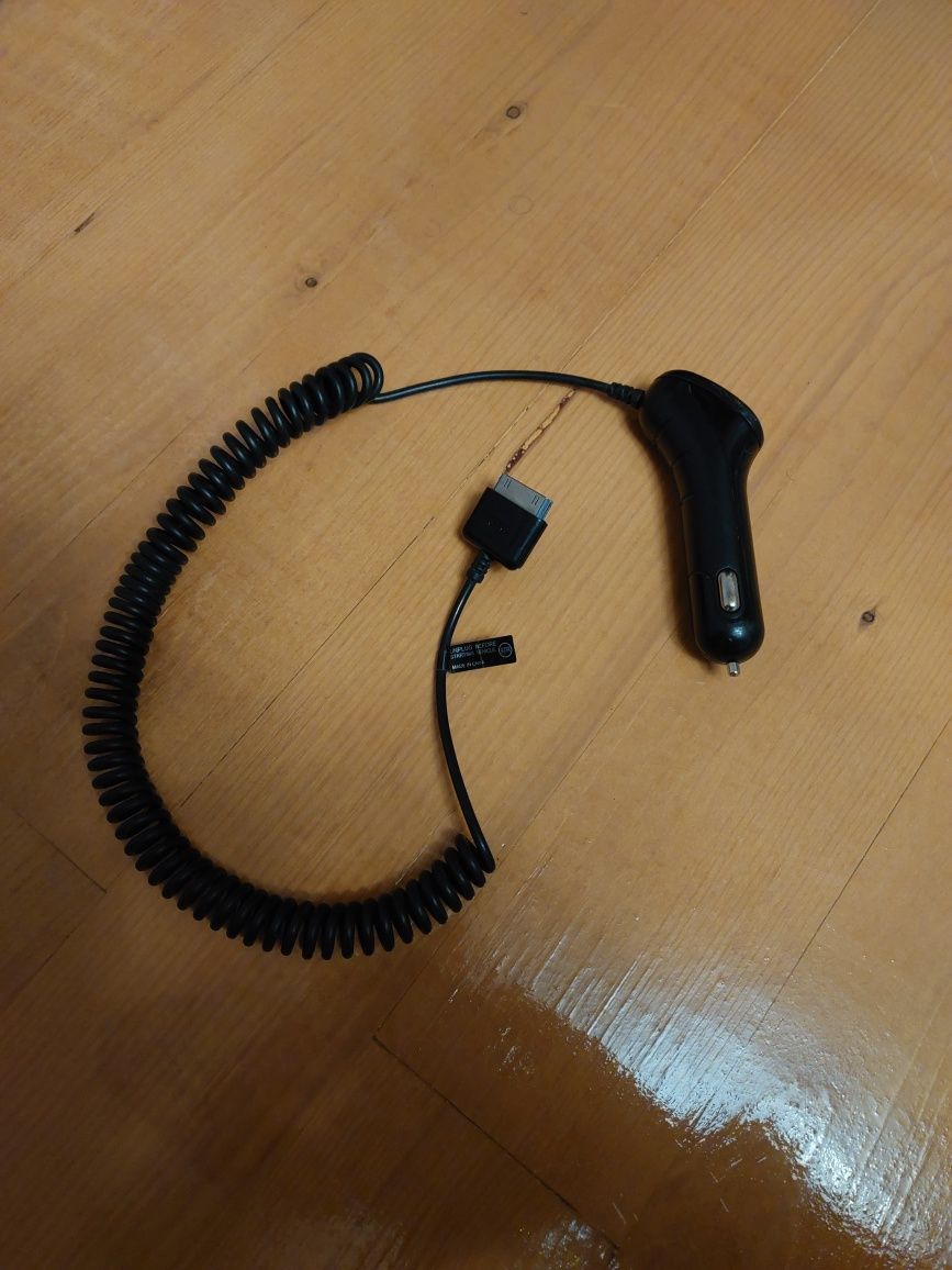 Автомобільна зарядка для Apple 30 pin.