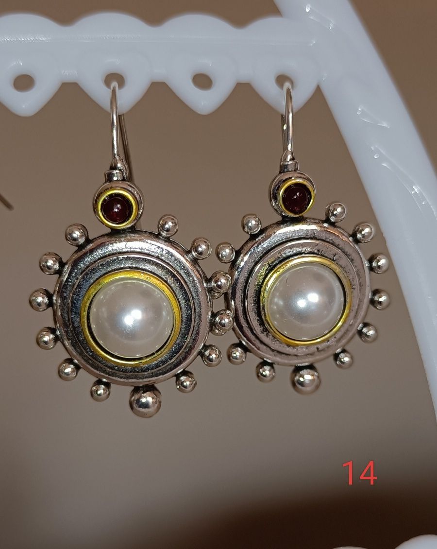 Brincos novos variados