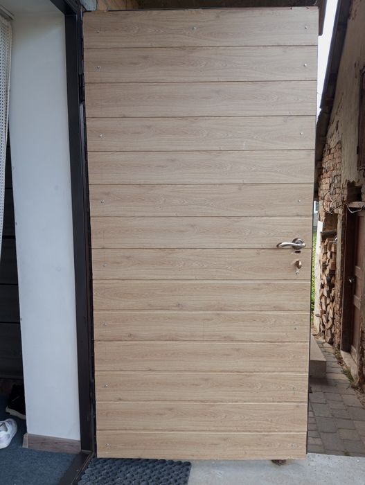 Вхідні двері до технічних приміщень