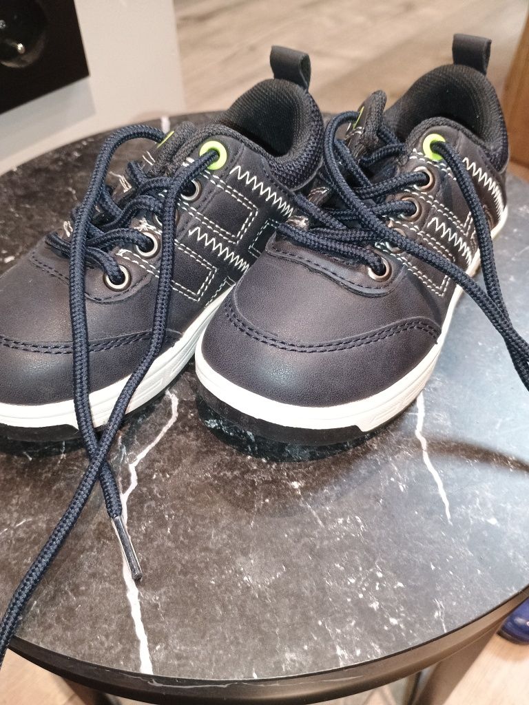 Buty sznurowane dla chłopca r. 25