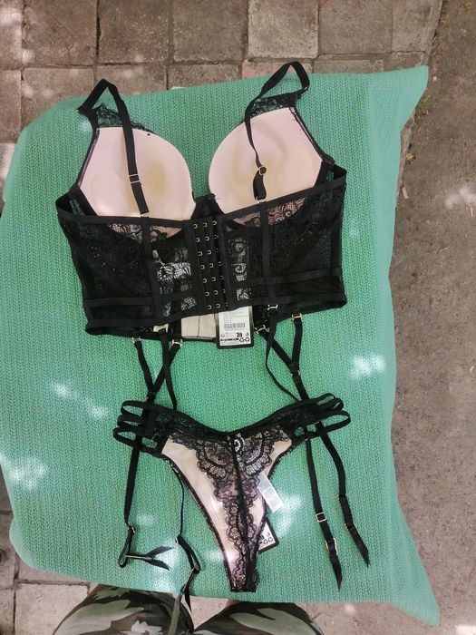 Жіноча нижня білизна