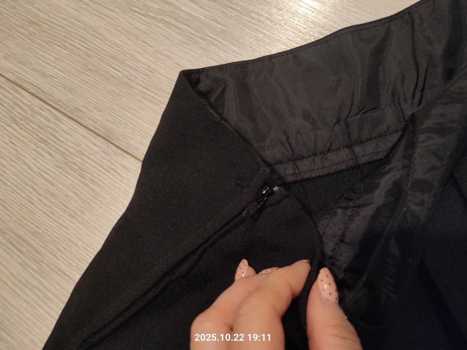 Czarna spódniczka galowa F&F r. 7-8 lat