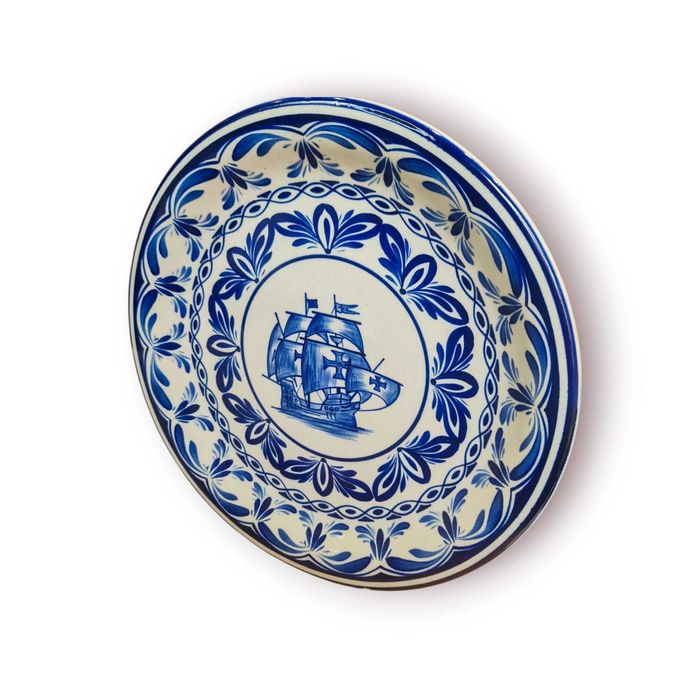 Prato Decorativo Vianagrés – Pintado à Mão – Motivo Caravela