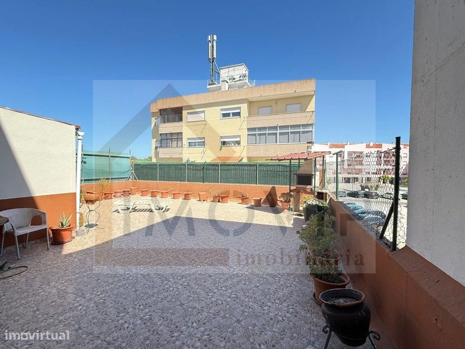 Excelente Oportunidade T2 Com Terraço