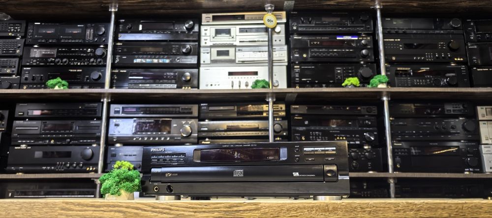 CD програвач Philips CDC751