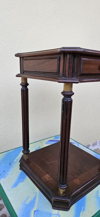 Mesa de cabeceira antiga