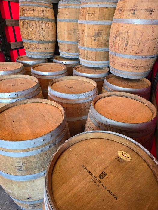 Beczka po winie drewniana DĘBOWA szczelna JASNA dekoracyjna 225 litrów