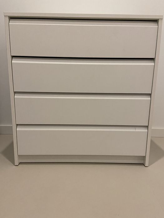 Movel branco com 4 gavetas IKEA