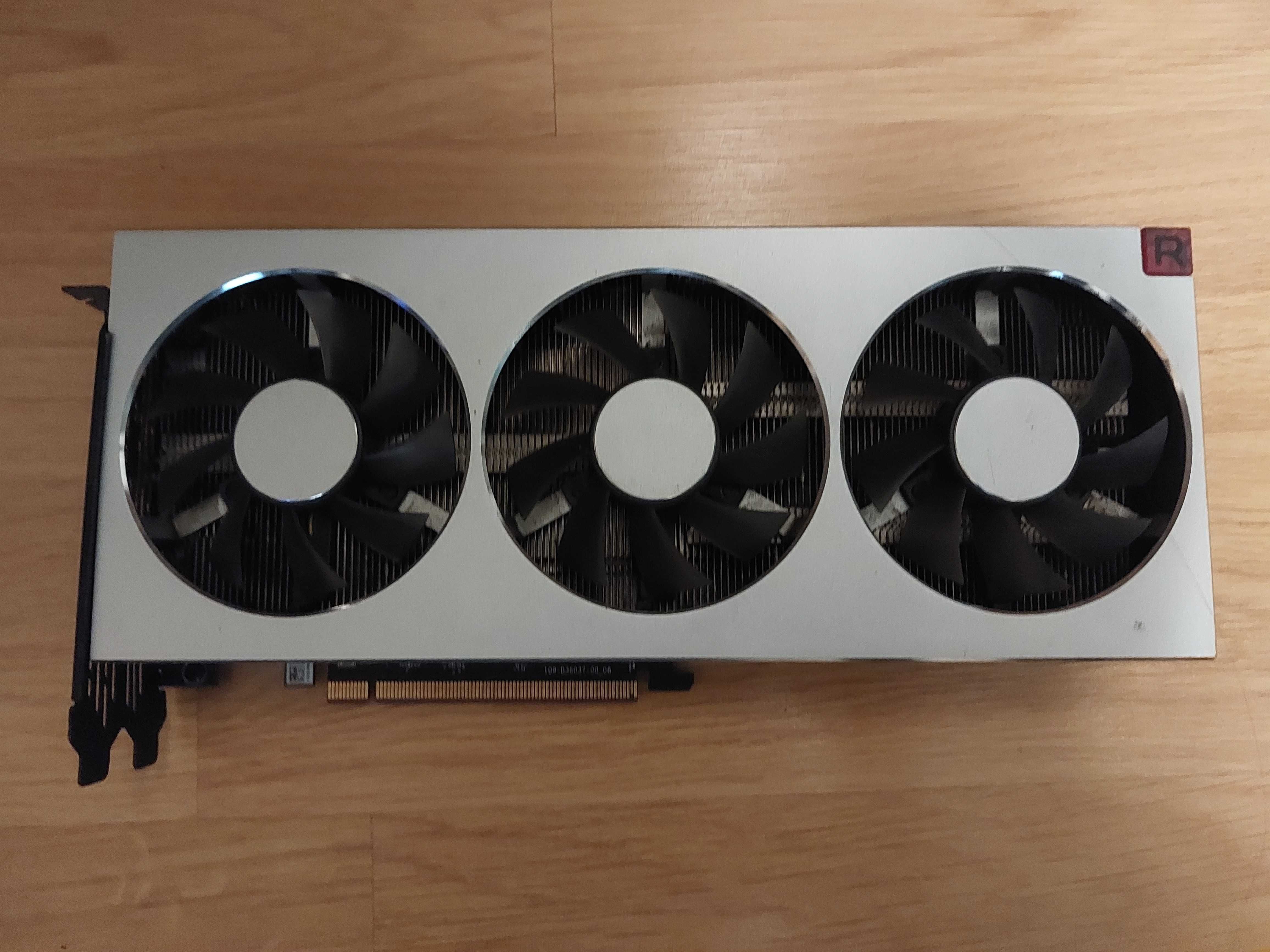 Mining / AI rig com duas Radeon VII - espaço para mais 4 GPUs