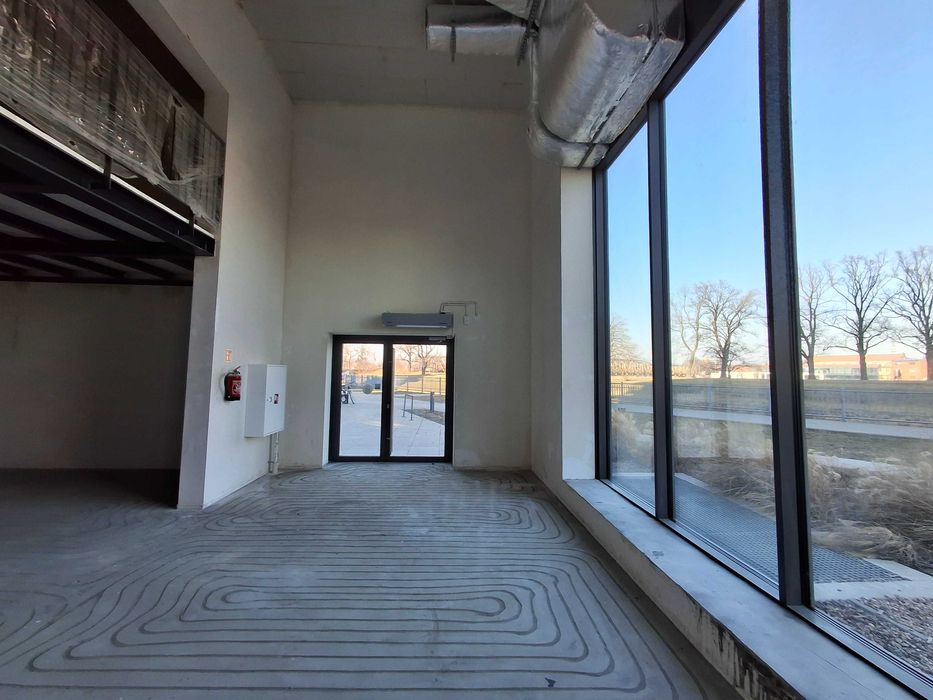 Lokal 146 mkw z antresolą, ogródkiem i widokiem na Odrę (6m wysokości)