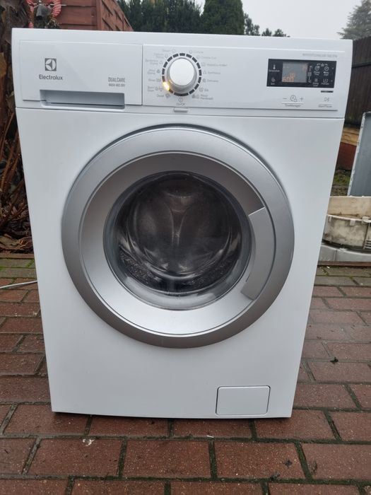 Pralko suszarki dwie sztuki electrolux i ariston.