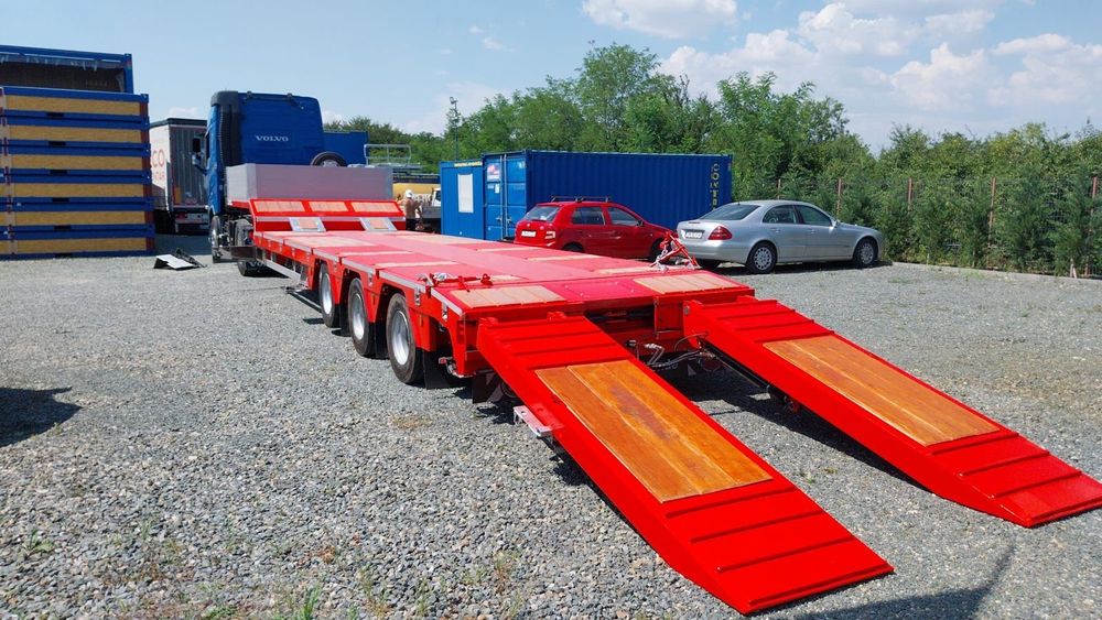 Nowa naczepa niskopodwoziowa trzyosiowa Donat najazdy hydrauliczne