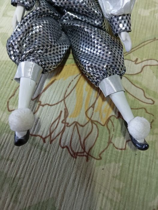 Винтажная кукла арлекин и клоун