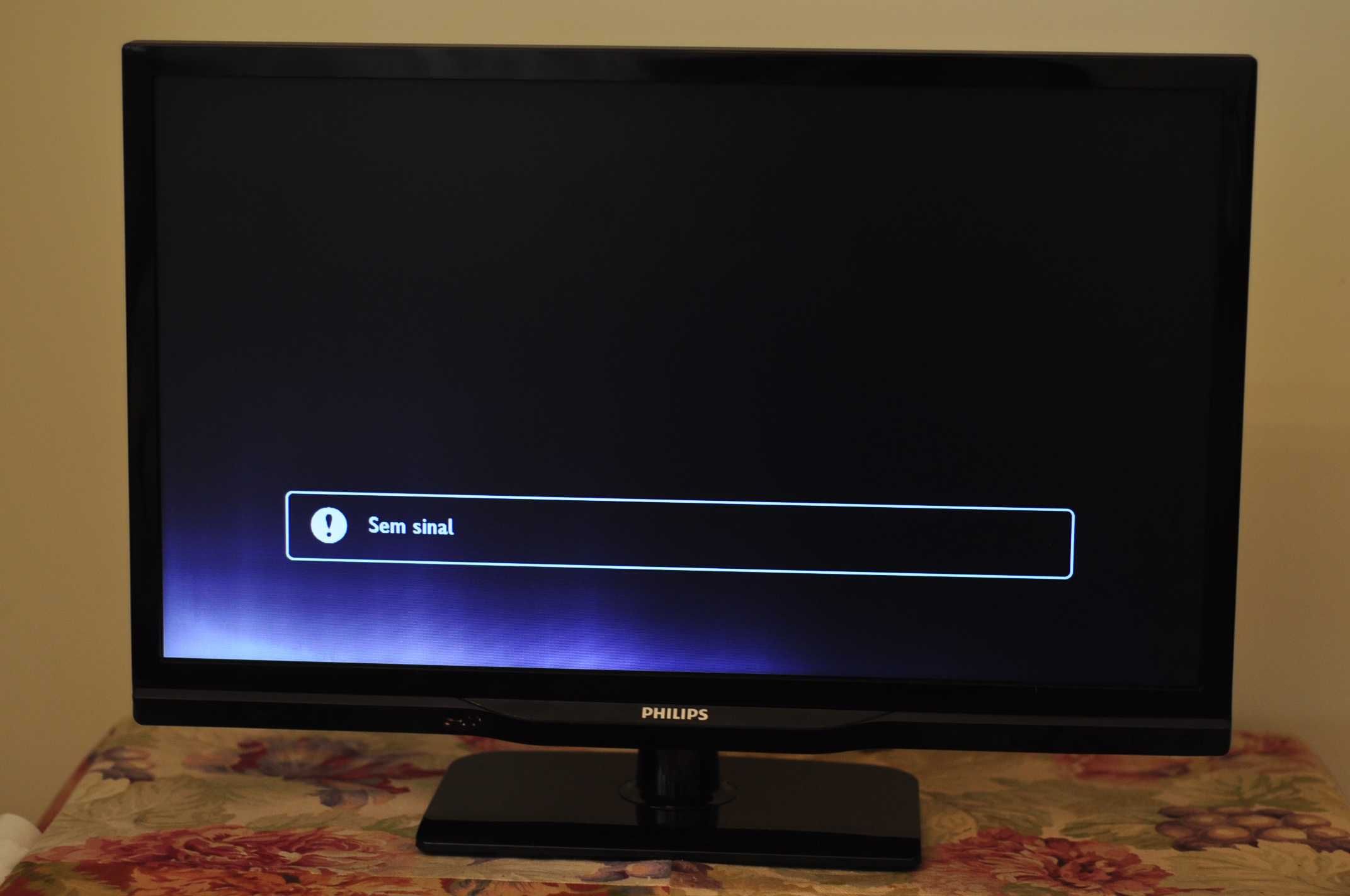 TV LED Philips 22" para reparação ou peças - defeito na imagem