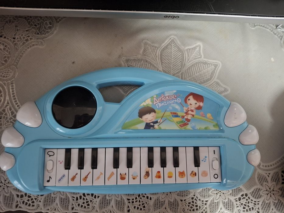 Музичне піаніно іграшка