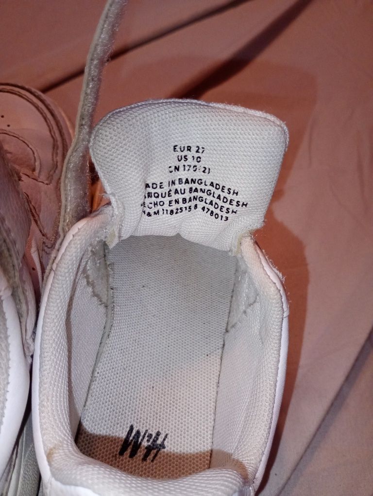 Białe adidaski rzepy gumki