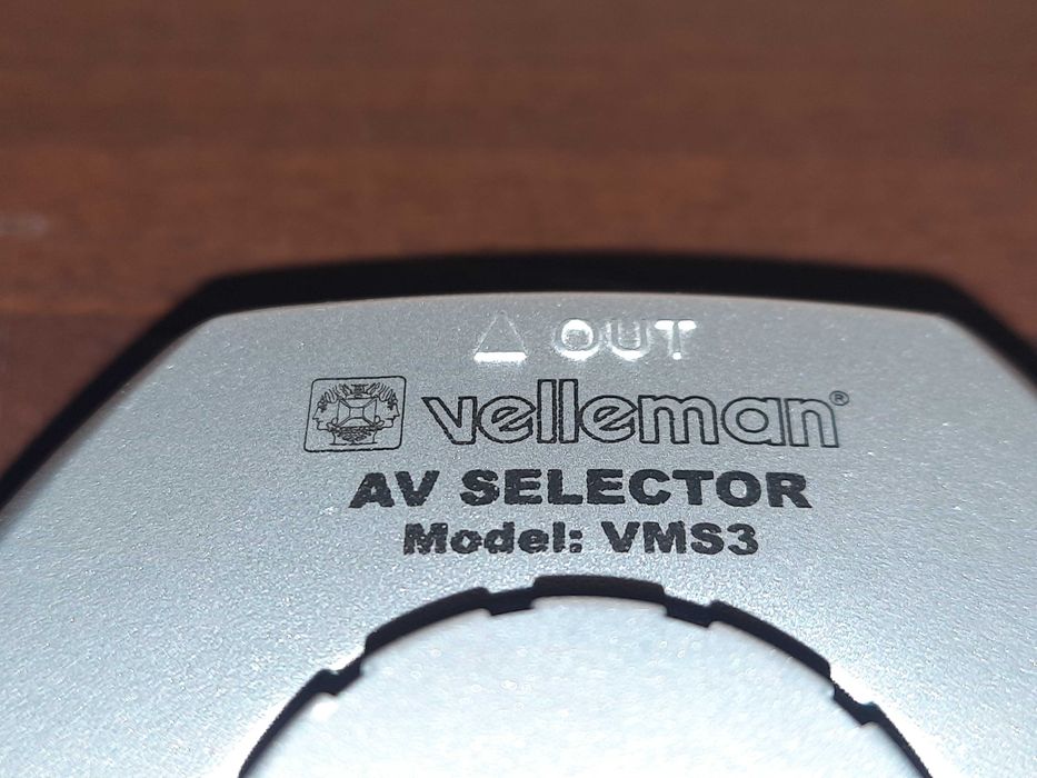 Selektor audio-video Velleman VMS3 | 3 wejścia RCA, 1 wyjście RCA
